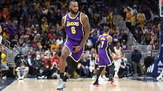 开云官方网站-贾巴尔批评詹姆斯“愚蠢”，湖人前辈为何如此苛刻？